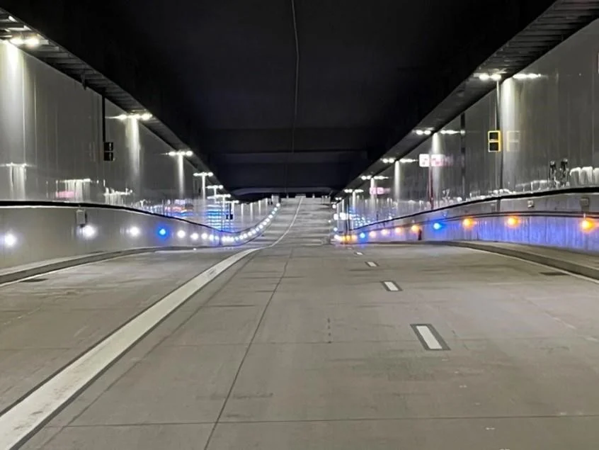 GESTION DES TRAVAUX DU PROJET EXECUTIF DES TUNNELS ROUTIERS DE LA PLAZA DE LAS GLORIES, ENTRE LES RUES BADAJOZ ET CASTILLEJOS 